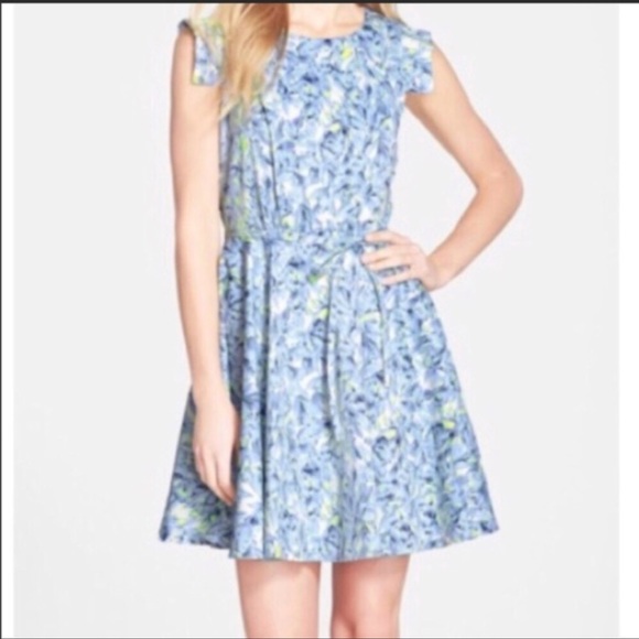 Felicity & Coco Dresses & Skirts - 👗FELICITY & COCO👗FLORAL Dress with blue and green accents Flattering fit